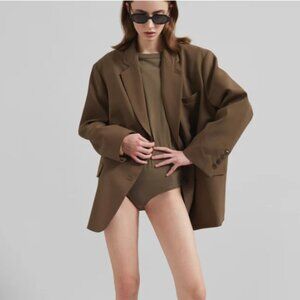 Bea Blazer in the coveted size XS - Chocolate